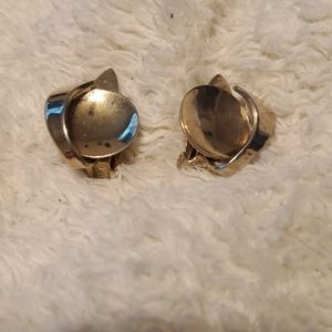Beautiful unique style clip on earrings